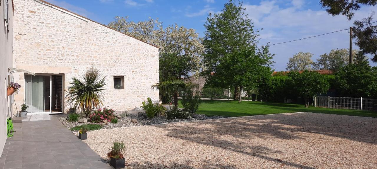 Chambres D'Hote Maeva Balanzac Exterior photo